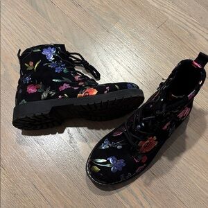 Girls Steve Madden floral velvet combat boots